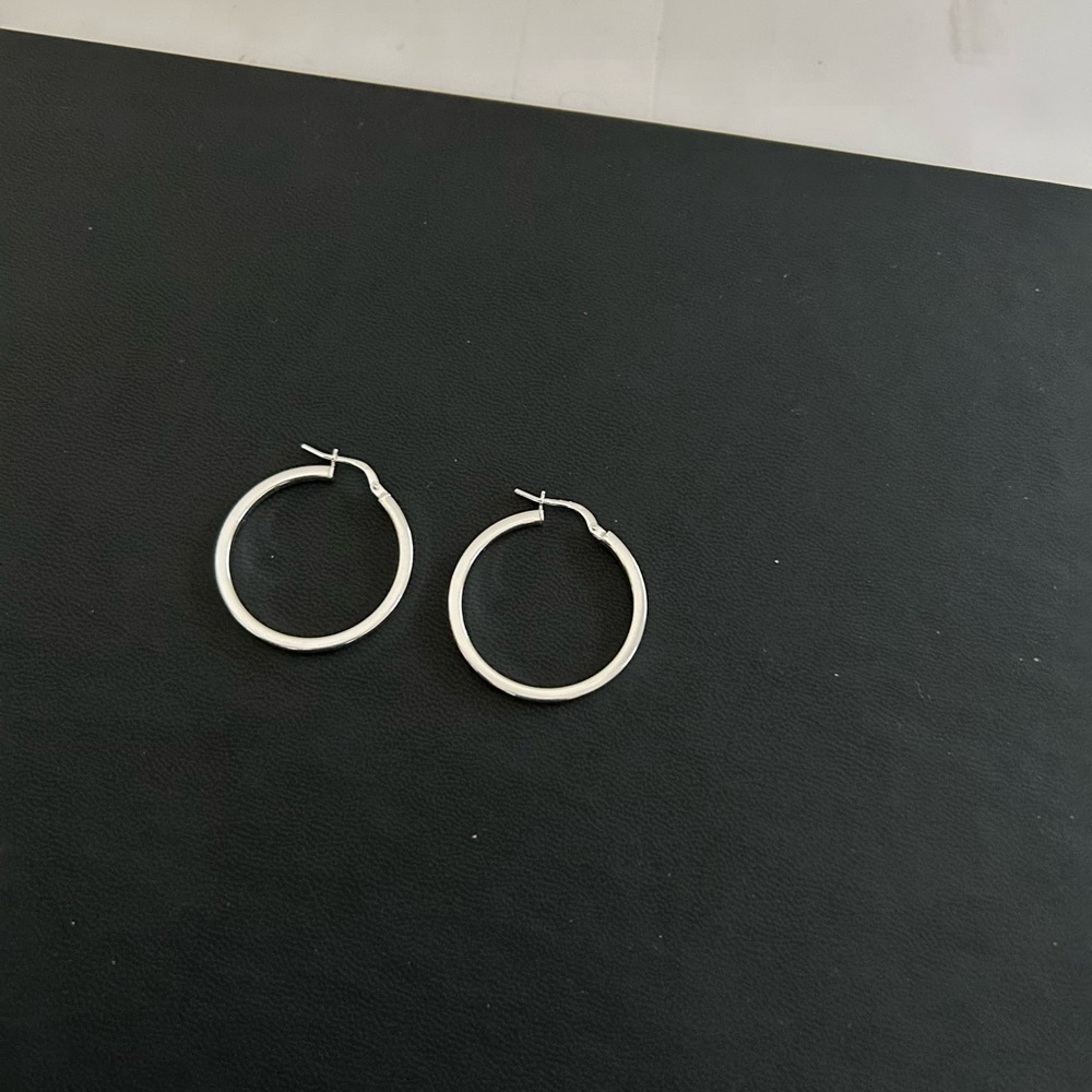 Silver hoops - Picture 2 of 5